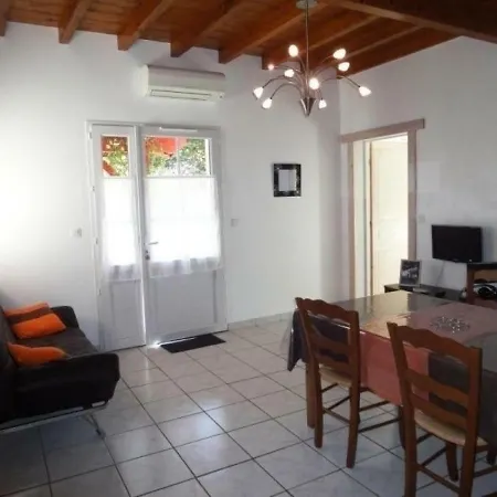Holiday home House Oihanburia 1